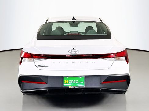 Used 2024 Hyundai Elantra SEL image 8