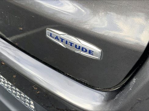 Used 2023 Jeep Compass Latitude w/ Convenience Group image 8