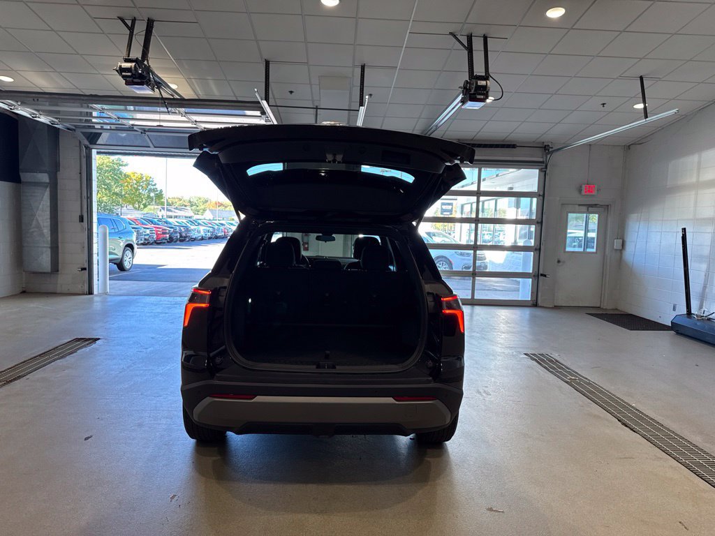 Used 2025 Chevrolet Equinox LT AWD/4WD image 18