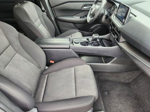 Used 2024 Nissan Rogue SV image 11