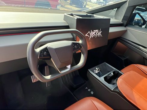 Used 2025 Tesla Cybertruck AWD Crew Cab image 24