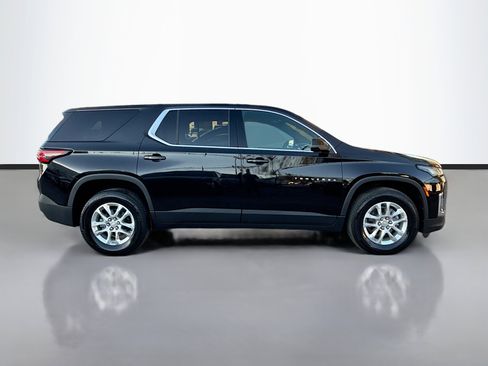 Used 2023 Chevrolet Traverse LS image 2