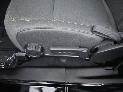 Used 2025 Jeep Wrangler Sport image 13