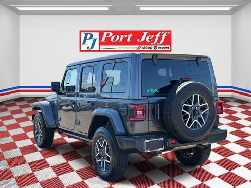 Used 2025 Jeep Wrangler Unlimited Sahara AWD/4WD image 5