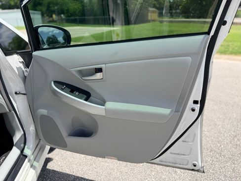 Used 2014 Toyota Prius Two FWD image 17