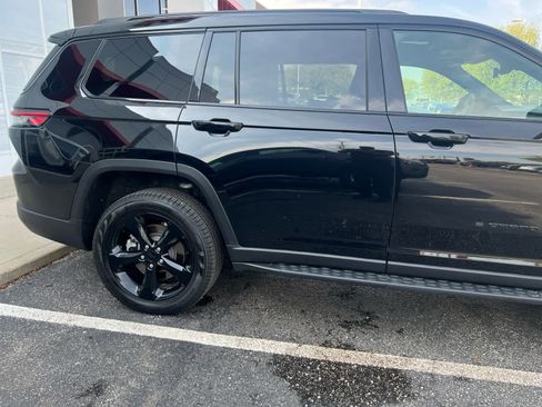 Used 2025 Jeep Grand Cherokee L Limited w/ Black Appearance Package image 19