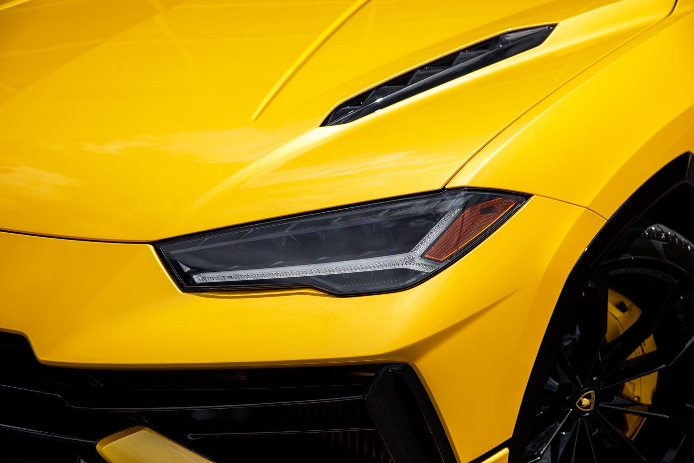 Used 2024 Lamborghini Urus S AWD/4WD image 3