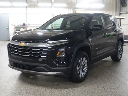 Used 2025 Chevrolet Equinox LT image 3