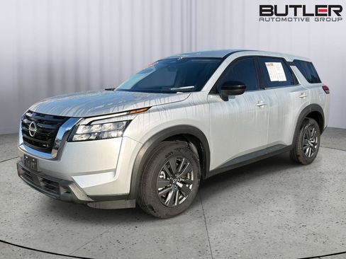 Used 2024 Nissan Pathfinder S AWD/4WD image 2