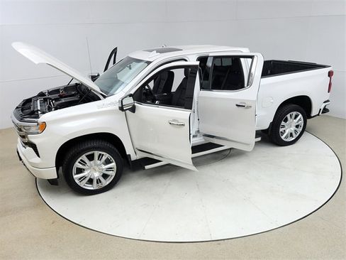 Used 2022 Chevrolet Silverado 1500 High Country w/ Technology Package image 22