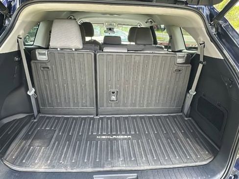 Used 2020 Toyota Highlander LE AWD/4WD image 35