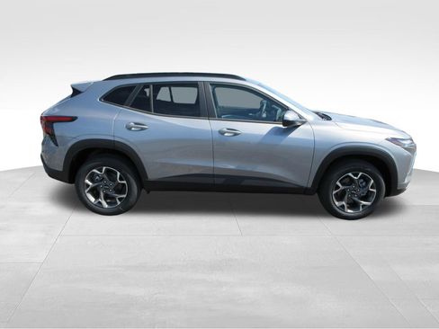 New 2026 Chevrolet Trax LT image 6