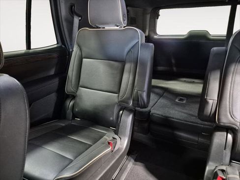 Used 2021 Chevrolet Tahoe Premier w/ Premium Package image 16