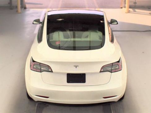 Used 2023 Tesla Model 3 Standard Range RWD image 2