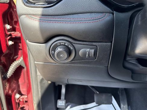 Used 2023 Dodge Durango GT image 13