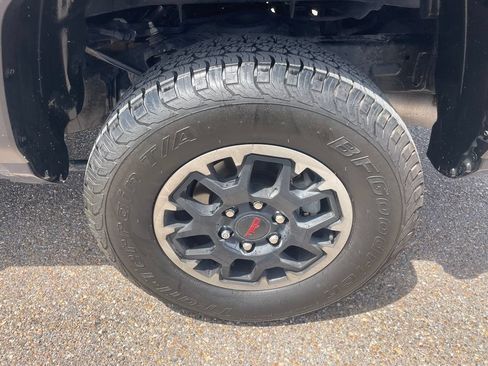 Used 2025 Toyota Tacoma TRD Off-Road AWD/4WD image 17