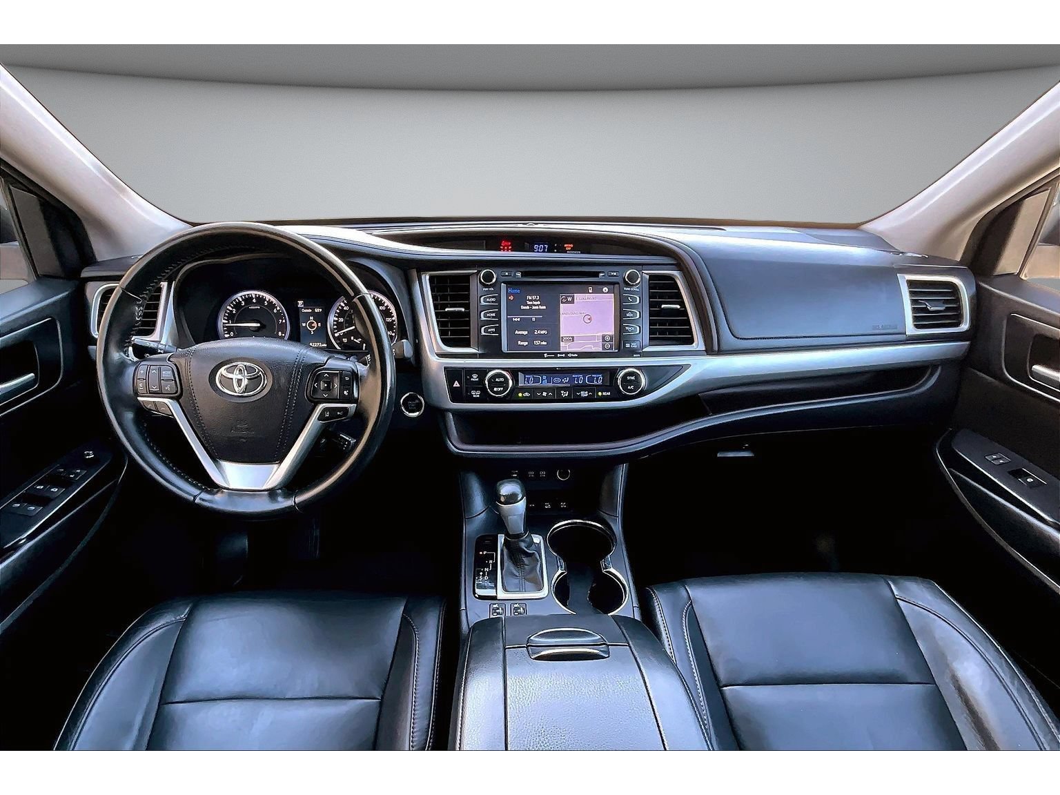 Used 2017 Toyota Highlander XLE w/ Carpet Mat Package AWD/4WD image 10