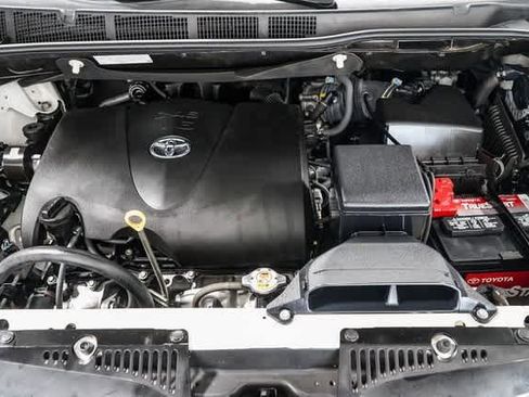 Certified 2020 Toyota Sienna SE image 28