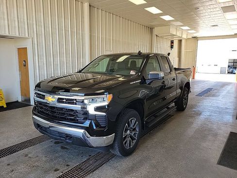 Used 2023 Chevrolet Silverado 1500 LT AWD/4WD image 5