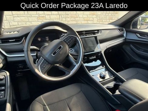 Used 2025 Jeep Grand Cherokee Laredo AWD/4WD image 13