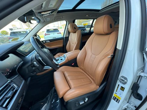 Used 2022 BMW X7 xDrive40i w/ Premium Package AWD/4WD image 12