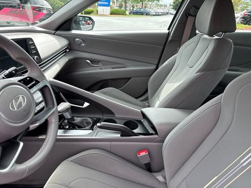 Used 2025 Hyundai Elantra Sport FWD image 13