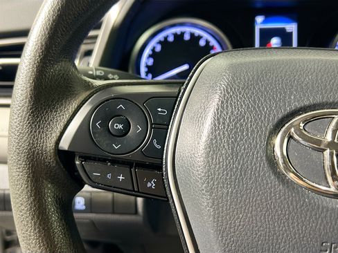 Used 2021 Toyota Camry LE image 18