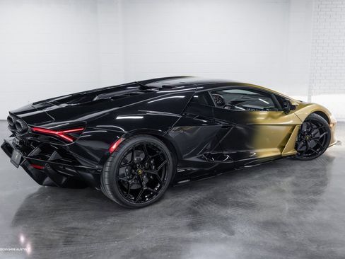 Used 2025 Lamborghini Revuelto image 17