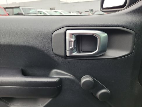 Used 2020 Jeep Wrangler Sport image 18