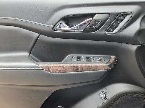 Used 2023 GMC Acadia Denali AWD/4WD image 19