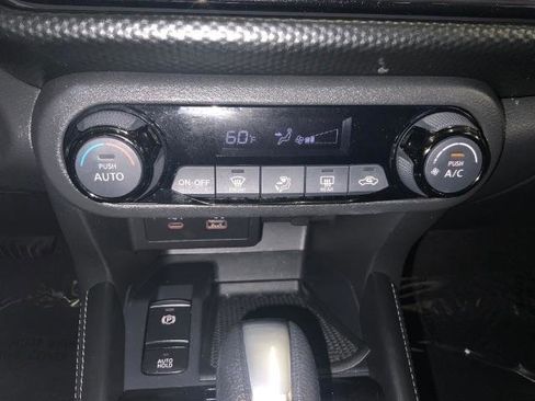 Used 2022 Nissan Kicks SV image 18