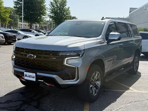 Used 2024 Chevrolet Suburban Z71 w/ Luxury Package AWD/4WD image 8