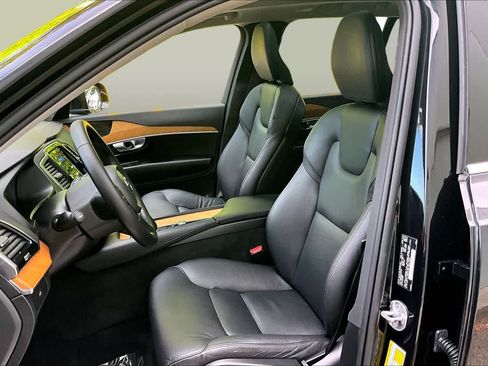 Used 2023 Volvo XC90 B6 Plus w/ Protection Package Premier AWD/4WD image 9