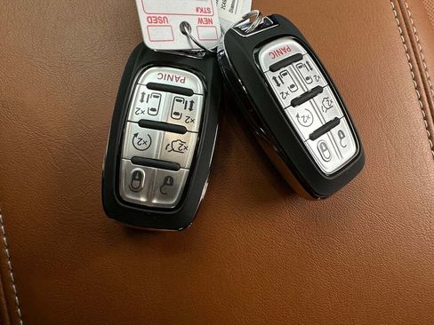 New 2026 Chrysler Pacifica Pinnacle image 30