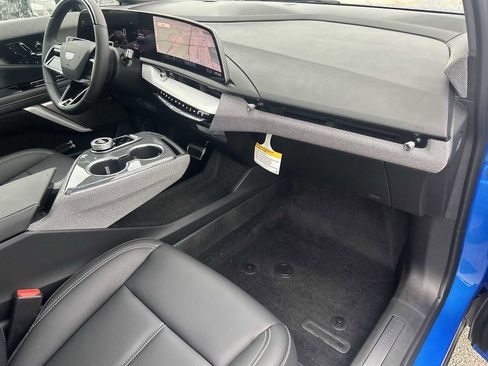 New 2026 Cadillac Optiq Luxury 1 image 28