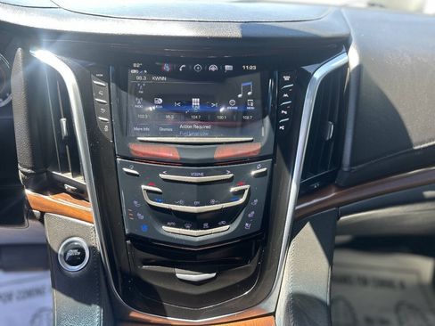 Used 2020 Cadillac Escalade ESV Luxury RWD image 13