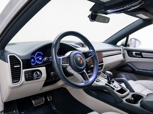 Certified 2023 Porsche Cayenne S image 5