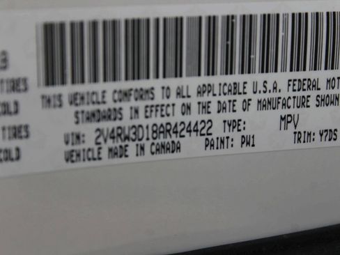 Used 2010 Volkswagen Routan SE FWD image 11