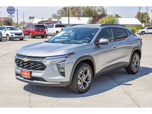 Used 2026 Chevrolet Trax LT w/ Driver Confidence Package FWD image 4