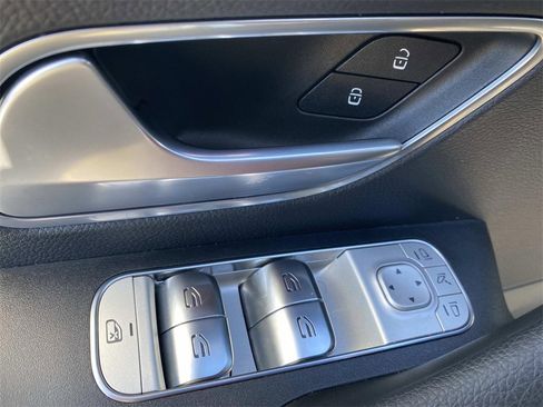 Used 2025 Mercedes-Benz GLE 350 4MATIC image 13