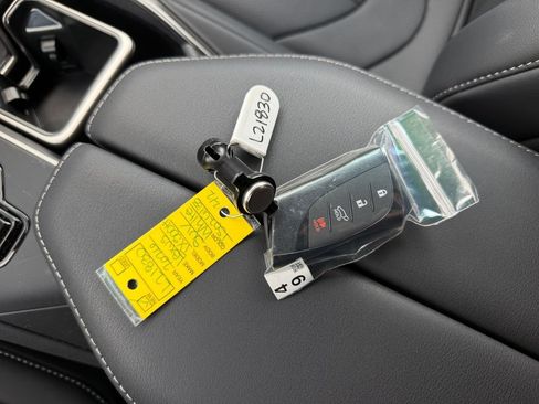 New 2026 Lexus TX 500h AWD image 33