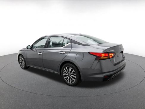 Used 2025 Nissan Altima 2.5 SV FWD image 7