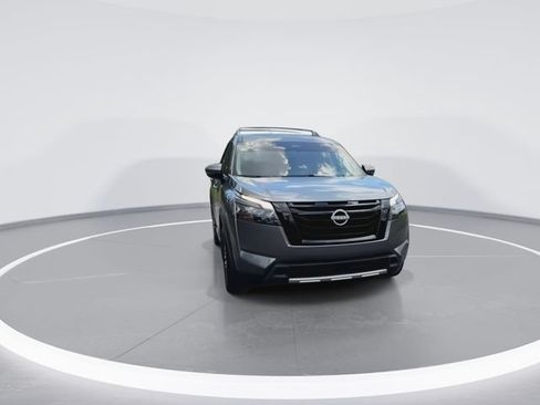 Used 2025 Nissan Pathfinder Platinum w/ Black Appearance Package AWD/4WD image 3