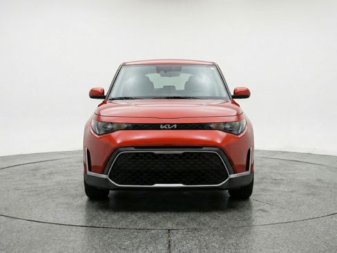 Used 2025 Kia Soul LX w/ LX Technology Package FWD image 2