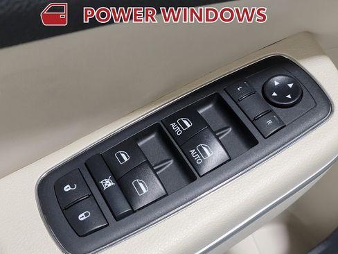 Used 2019 Chrysler 300 Touring L w/ Quick Order Package 22F image 26