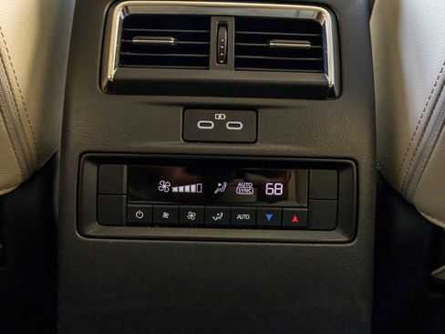 Used 2024 MAZDA CX-90 Plug-In Hybrid w/ Preferred AWD/4WD image 10
