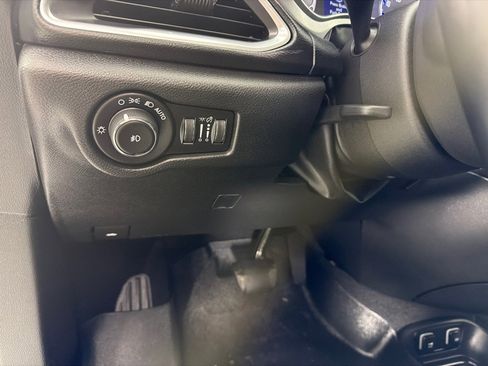 Used 2018 Chrysler Pacifica Touring Plus w/ S Appearance Package FWD image 13
