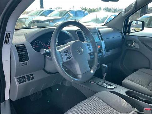 Certified 2021 Nissan Frontier SV w/ Midnight Edition Floor Mats image 17
