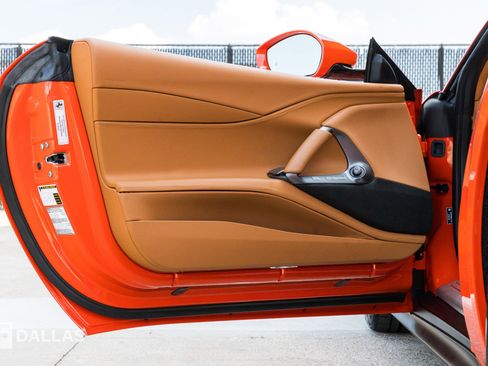 Used 2023 Ferrari 812 GTS Base image 23