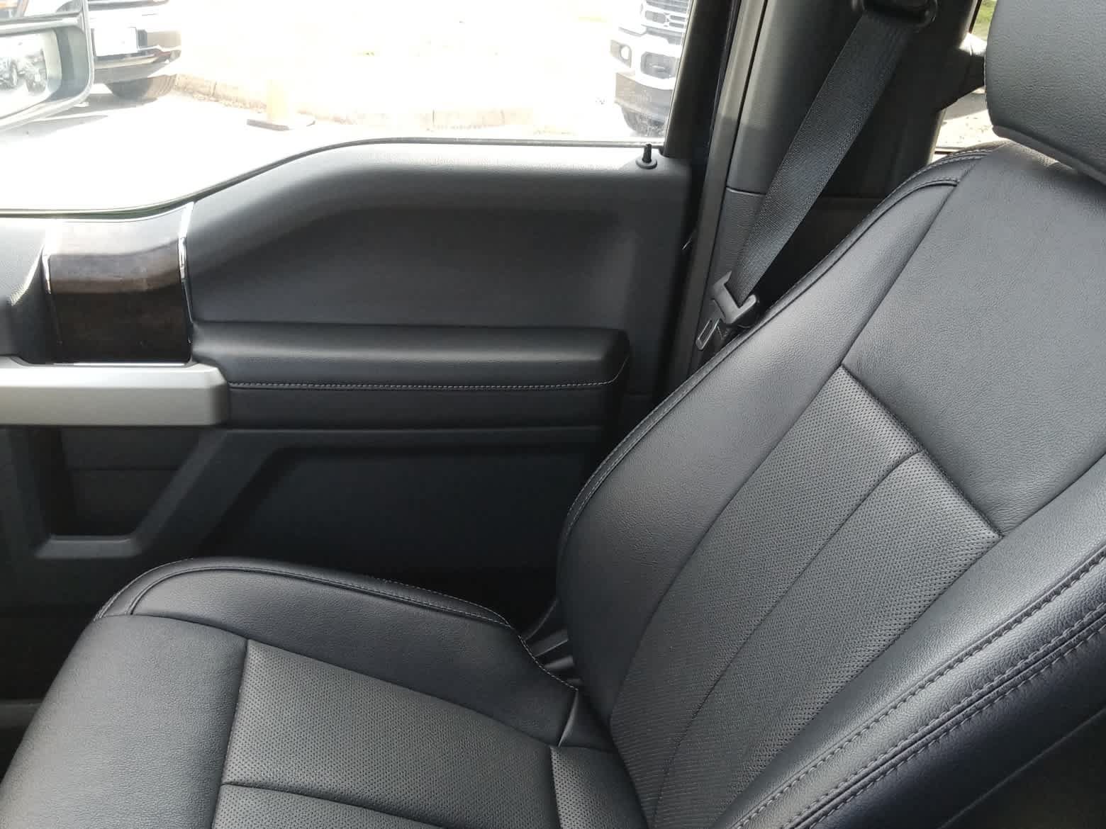 Used 2022 Ford F250 Lariat w/ Lariat Ultimate Package AWD/4WD image 28